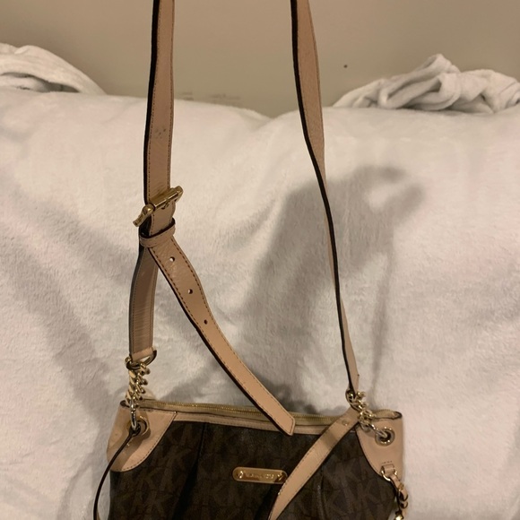Michael Kors purse with handle and shoulder strap - Picture 6 of 12